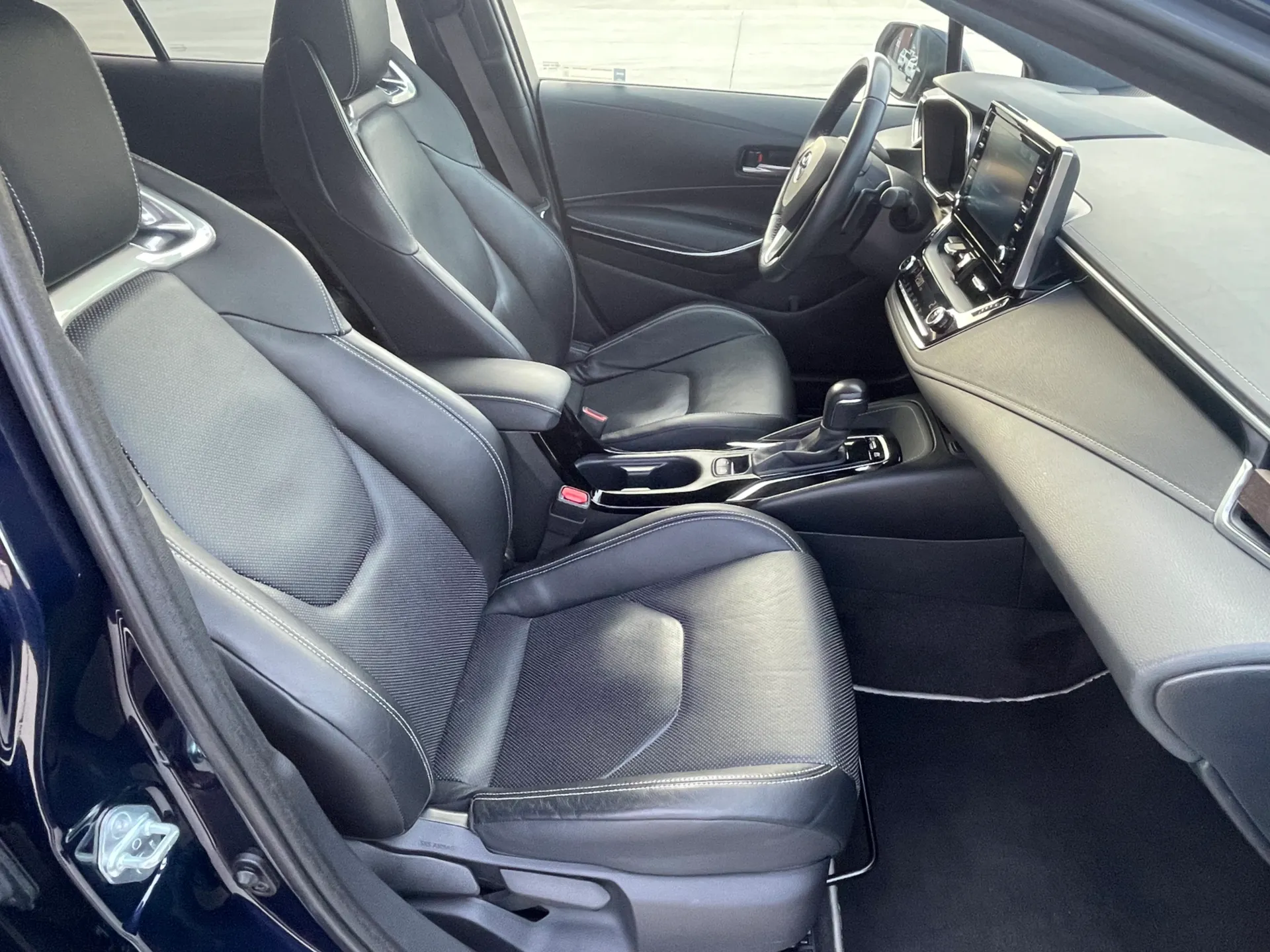 прокат Toyota Corolla Combi Touring Sport 1.8 Hybrid фото 8